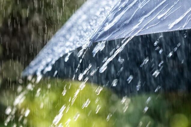 Грозами накроет всю Украину: синоптики уточнили прогноз погоды