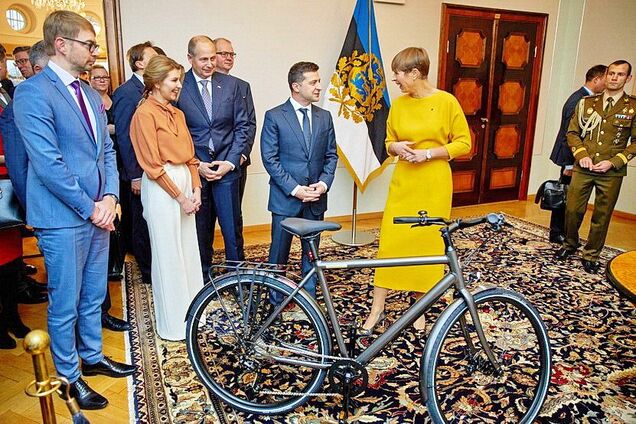 Володимиру Зеленському подарували велосипед