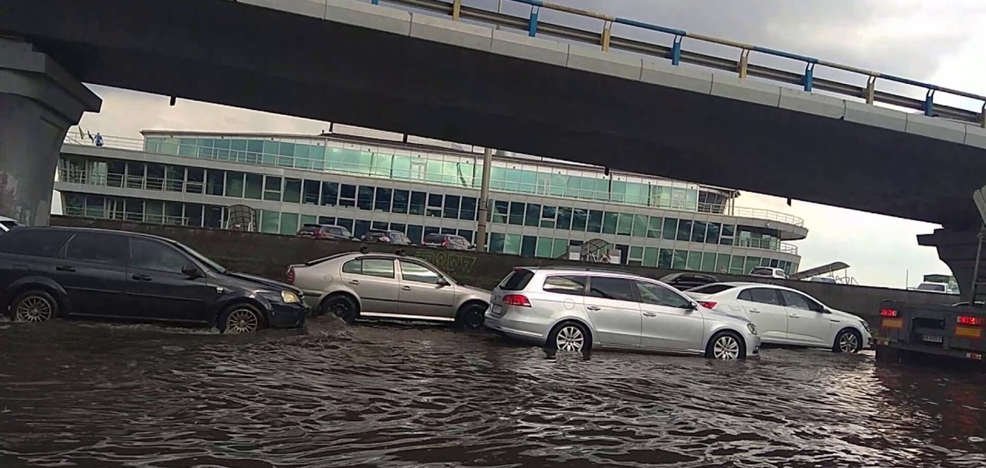 Центр Києва 'пішов' під воду