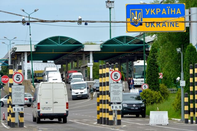 У МОЗ відповіли, чи потрібна обсервація після повернення до України з Польщі