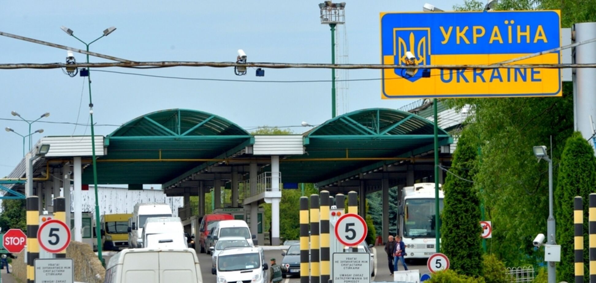 У МОЗ відповіли, чи потрібна обсервація після повернення до України з Польщі