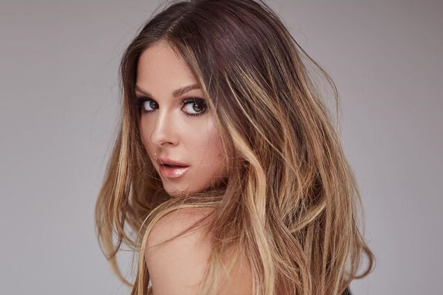 Певица Нюша показала пышные ягодицы на пикантном фото