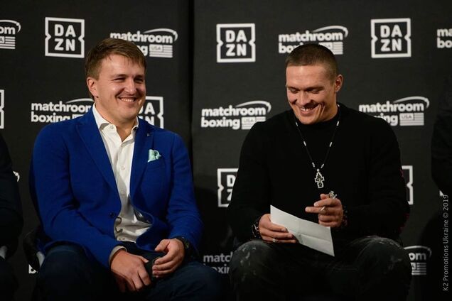 Александр Красюк и Александр Усик на пресс-конференции