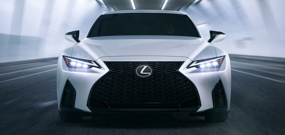 Новый Lexus IS с пакетом F sport