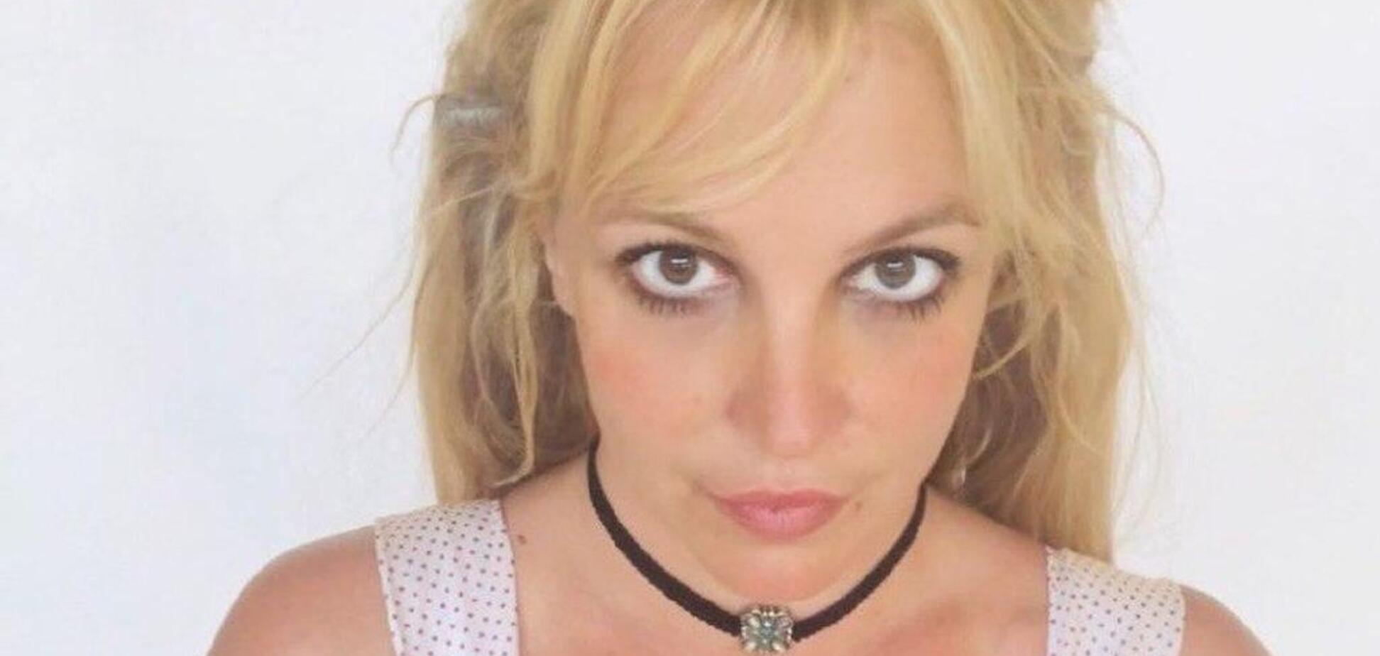 Брітні Спірс з новою зачіскою показала фігуру в бікіні. Фото