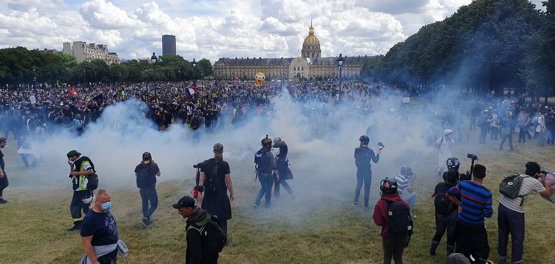 Стычки полиции и радикалов в Париже