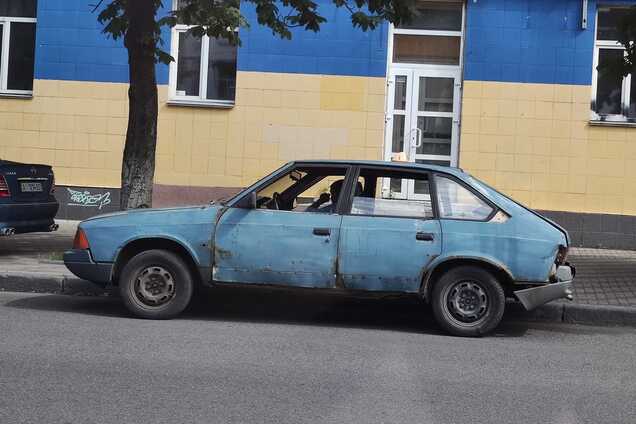 В жутком состоянии: в Киеве заметили 'допотопный' автомобиль такси