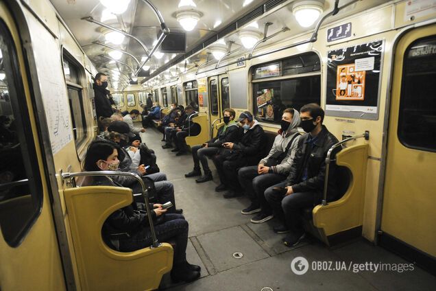 У київському метро оштрафували пасажира без маски