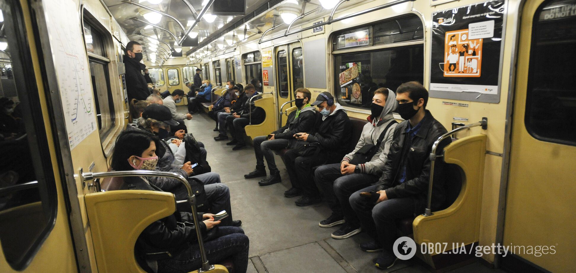 В киевском метро оштрафовали пассажира без маски