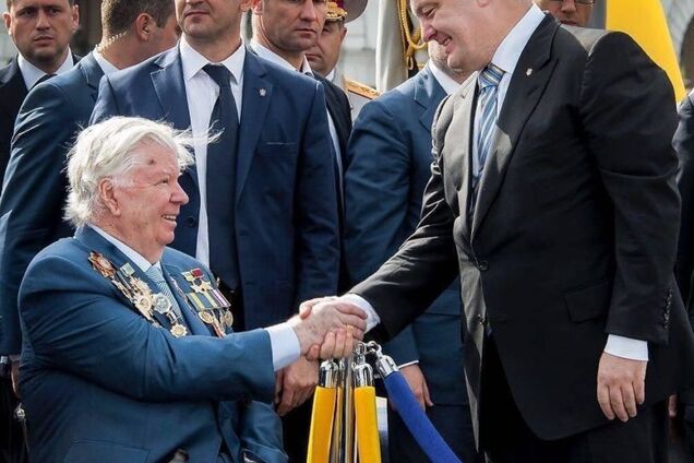 Инсульт у Порошенко-старшего случился после известия о возможном аресте сына, – источник