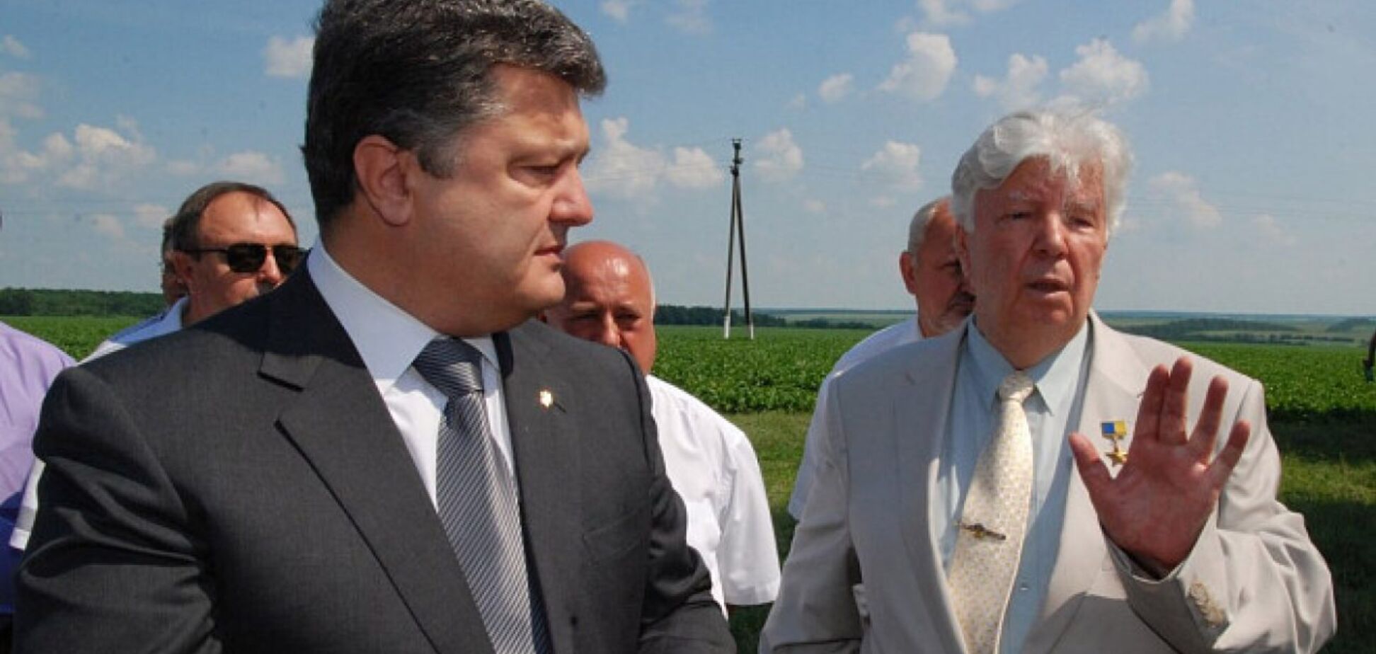 Петро Порошенко переніс похорон батька через суд