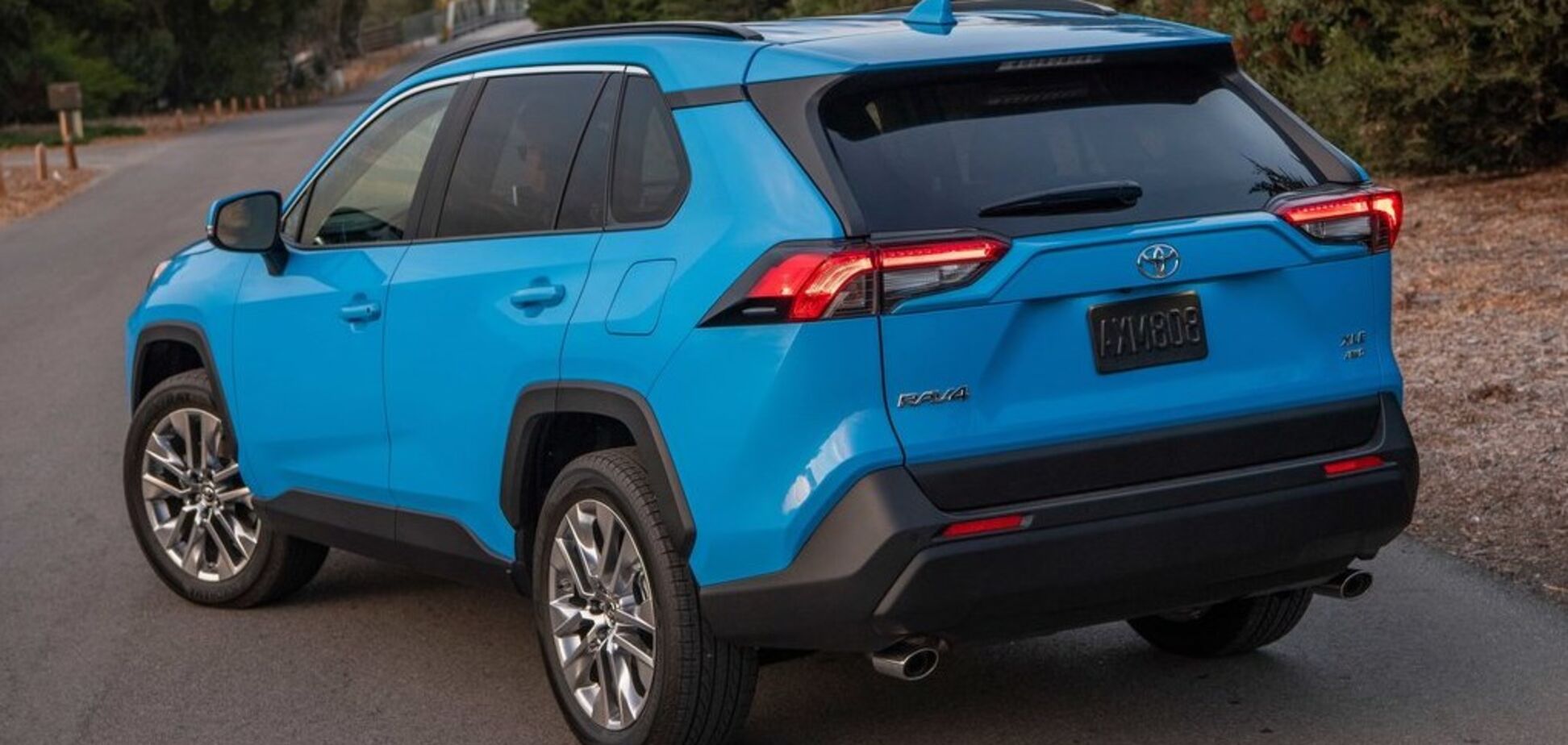 Новый кроссовер будет похож на Toyota RAV4, но окажется меньше