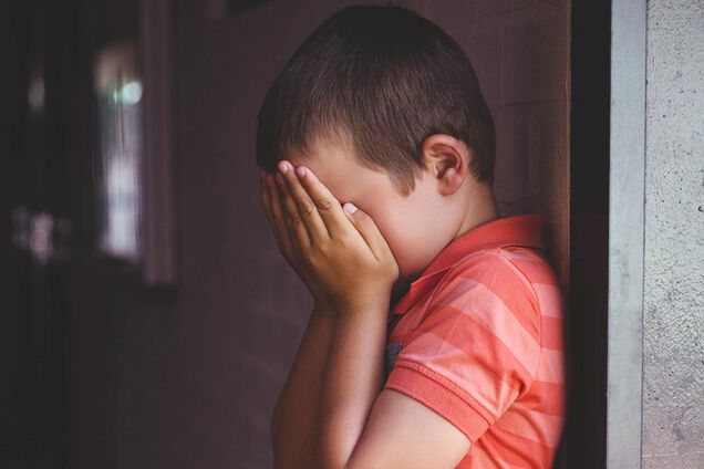 В Горняке бабушка истязала ребенка