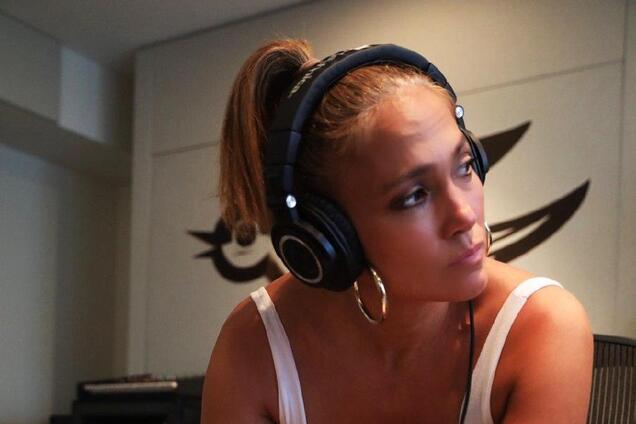 Шкіряні шорти і ботфорти: Дженніфер Лопес вразила стильним образом. Фото