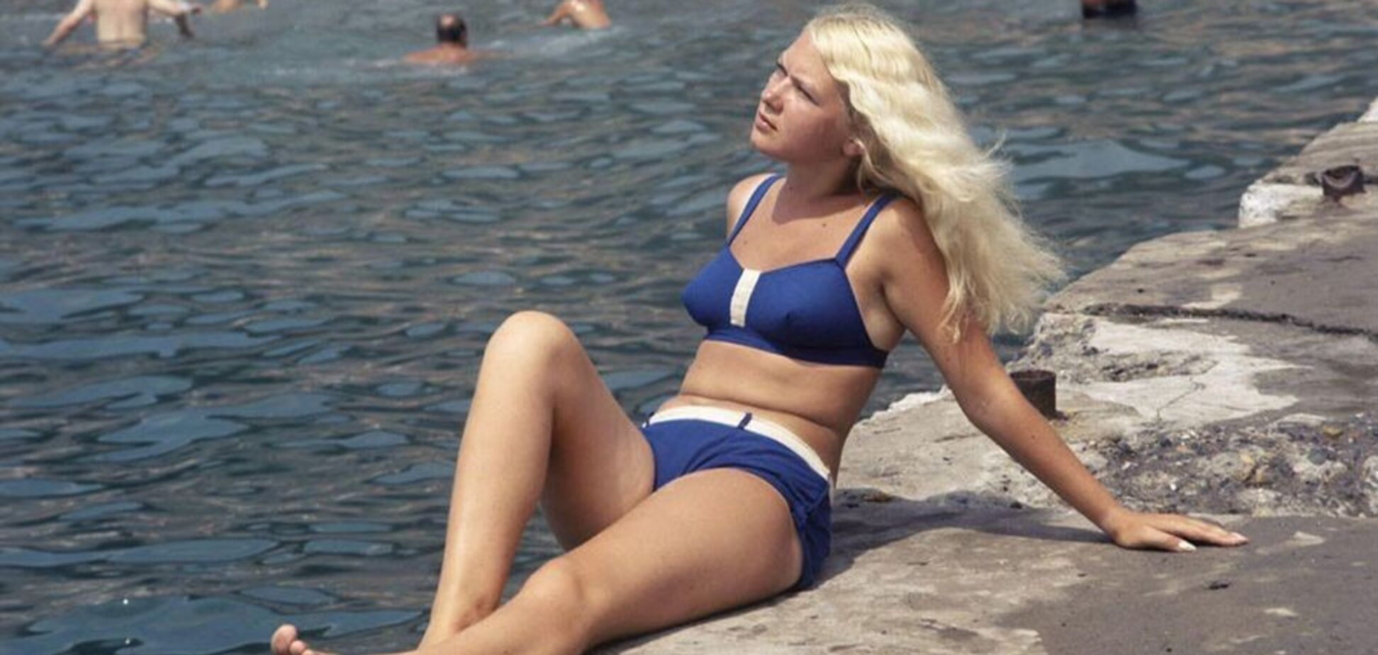 Небезпечні бритви, глина з Ірану та пінцети: як робили епіляцію в СРСР