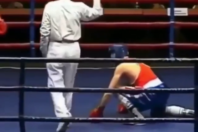 Украинский боксер выиграл бой нокаутом на первой секунде