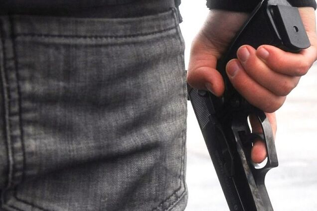 Полиция Днепра задержала мужчину с большим арсеналом оружия. Фото и видео