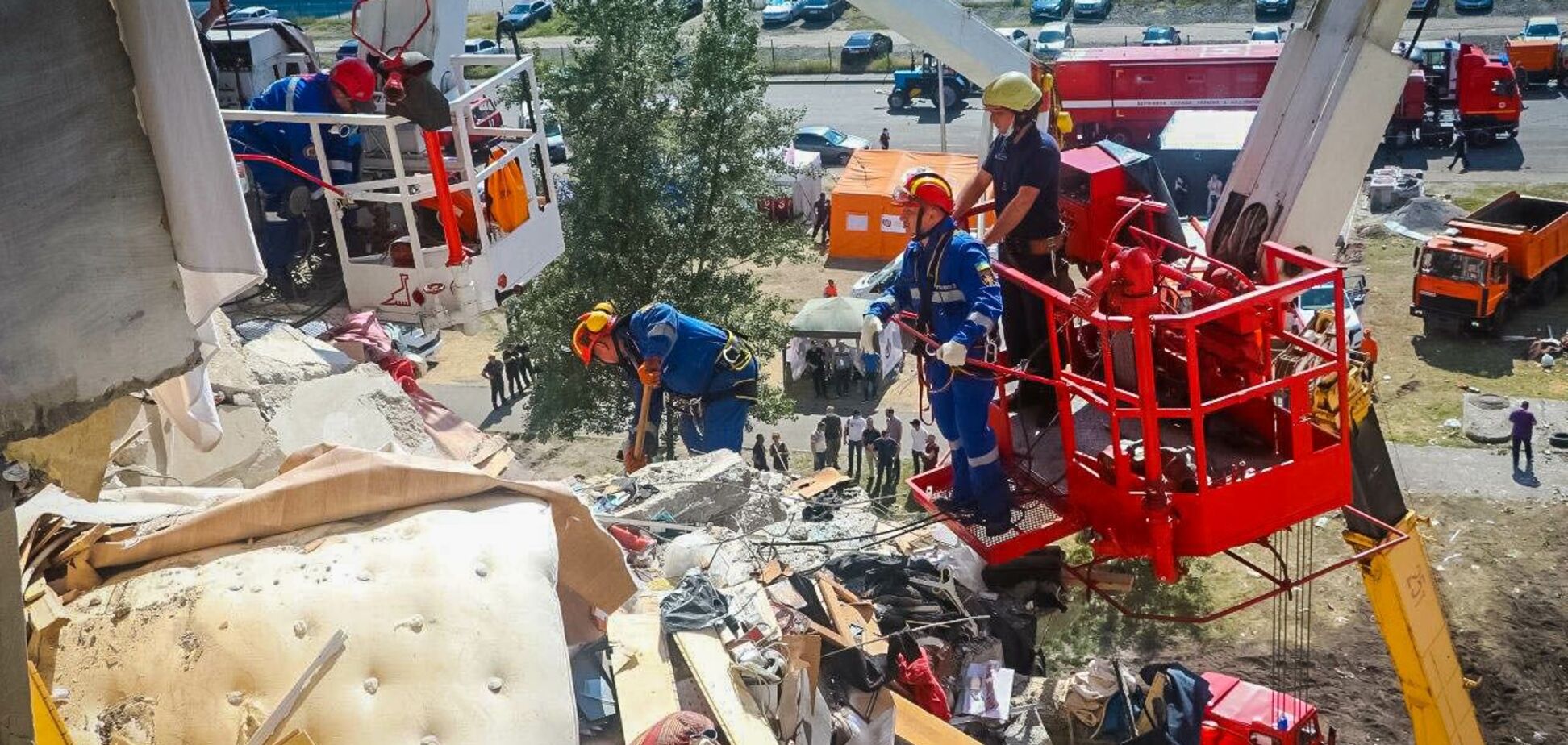 Найден третий погибший при взрыве дома в Киеве