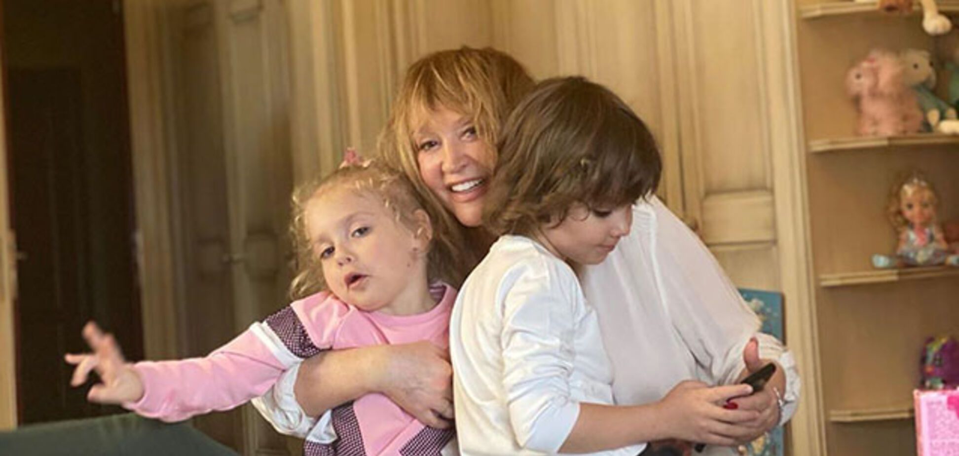 Пугачева с детьми Лизой и Гарри