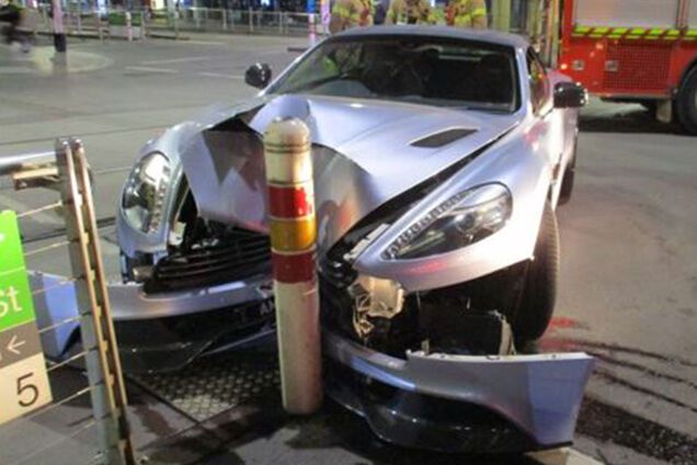 Aston Martin Vanquish ручной сборки попал в ДТП.