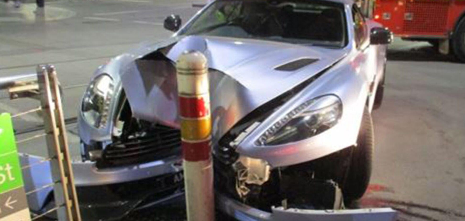 Aston Martin Vanquish ручной сборки попал в ДТП.