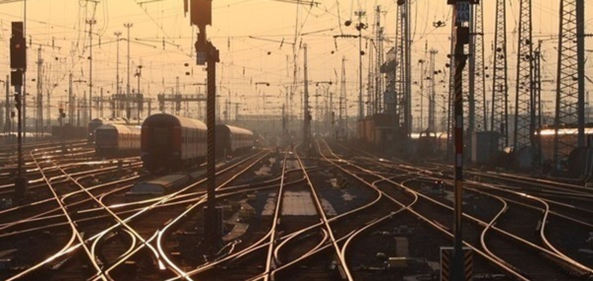 В Днепре женщина оказалась под колесами грузового поезда