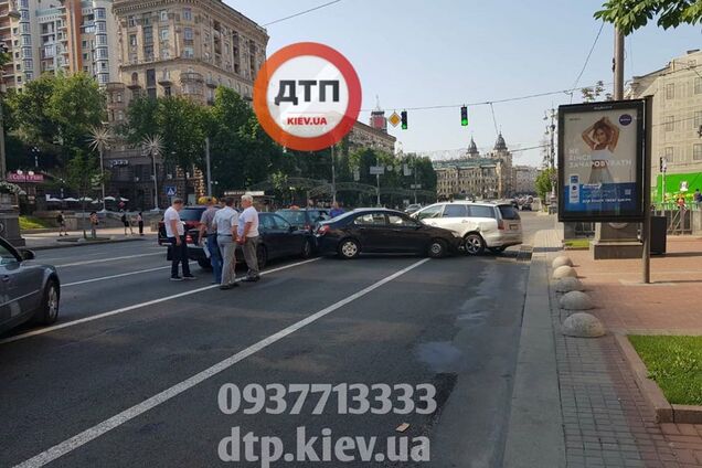 В центре Киева в ДТП столкнулись четыре авто