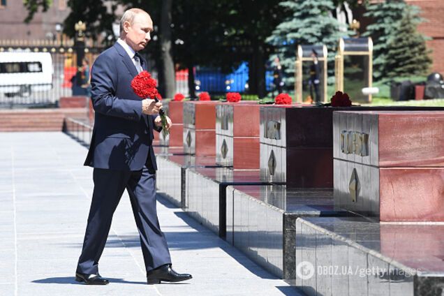 Путин возложил цветы к стелам городов-героев Второй мировой