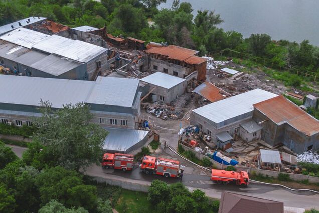 Под Днепром произошел масштабный пожар на территории завода. Фото с места ЧП