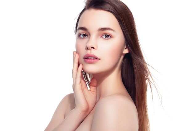 С помощью декоративной косметики можно подчеркнуть естественную красоту