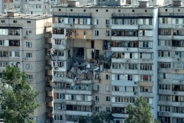 Взрыв в доме на Позняках: под завалами остается еще минимум двое людей