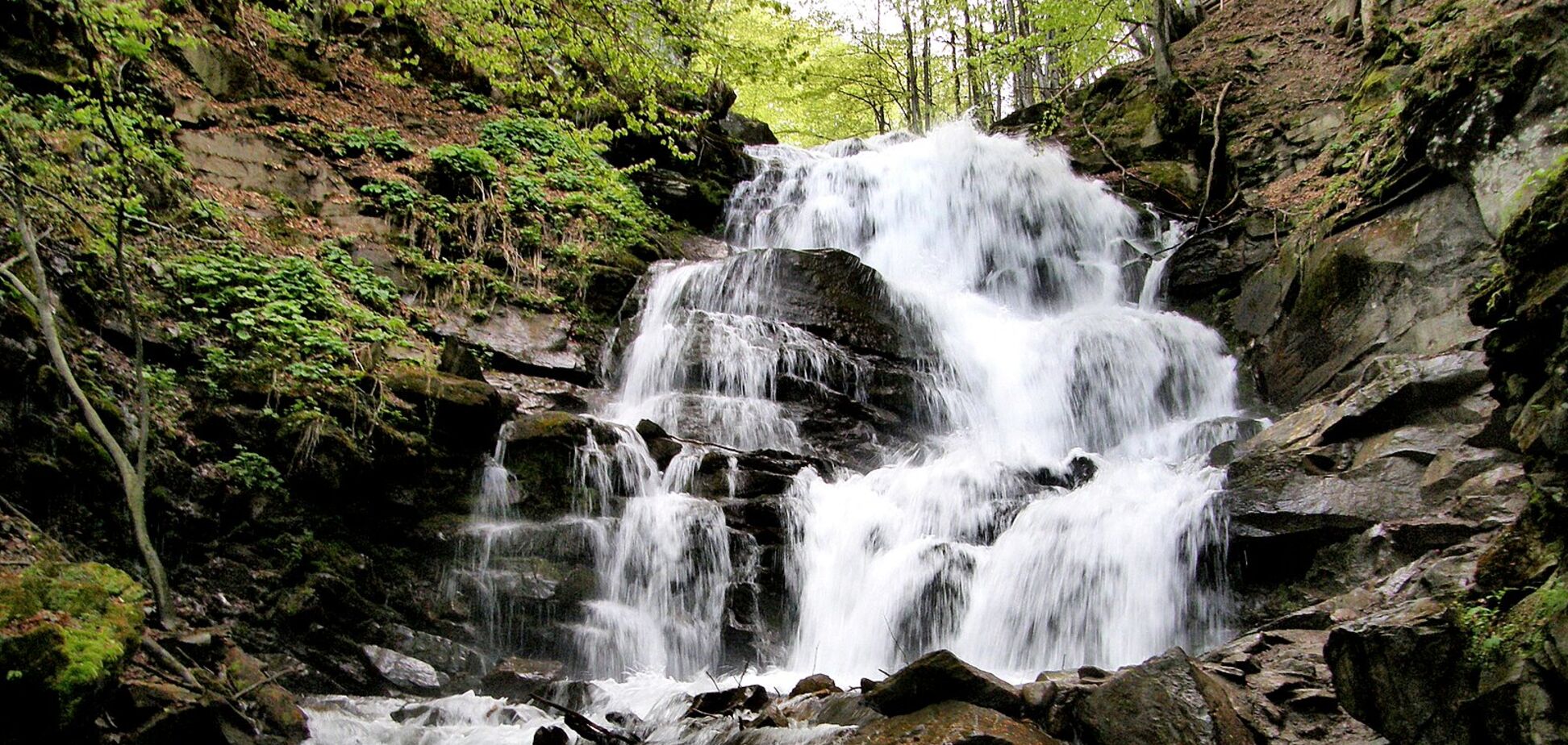 5 самых красивых водопадов украинских Карпат. Фото