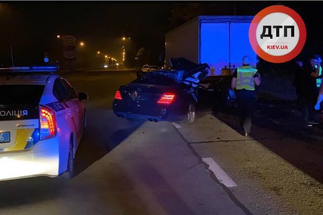 В Киеве водитель заснул за рулем и влетел в фуру