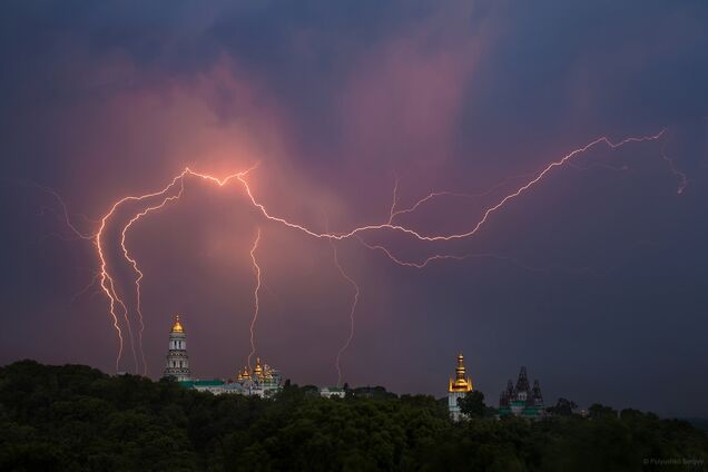 Київ у 'щупальцях небесних медуз'