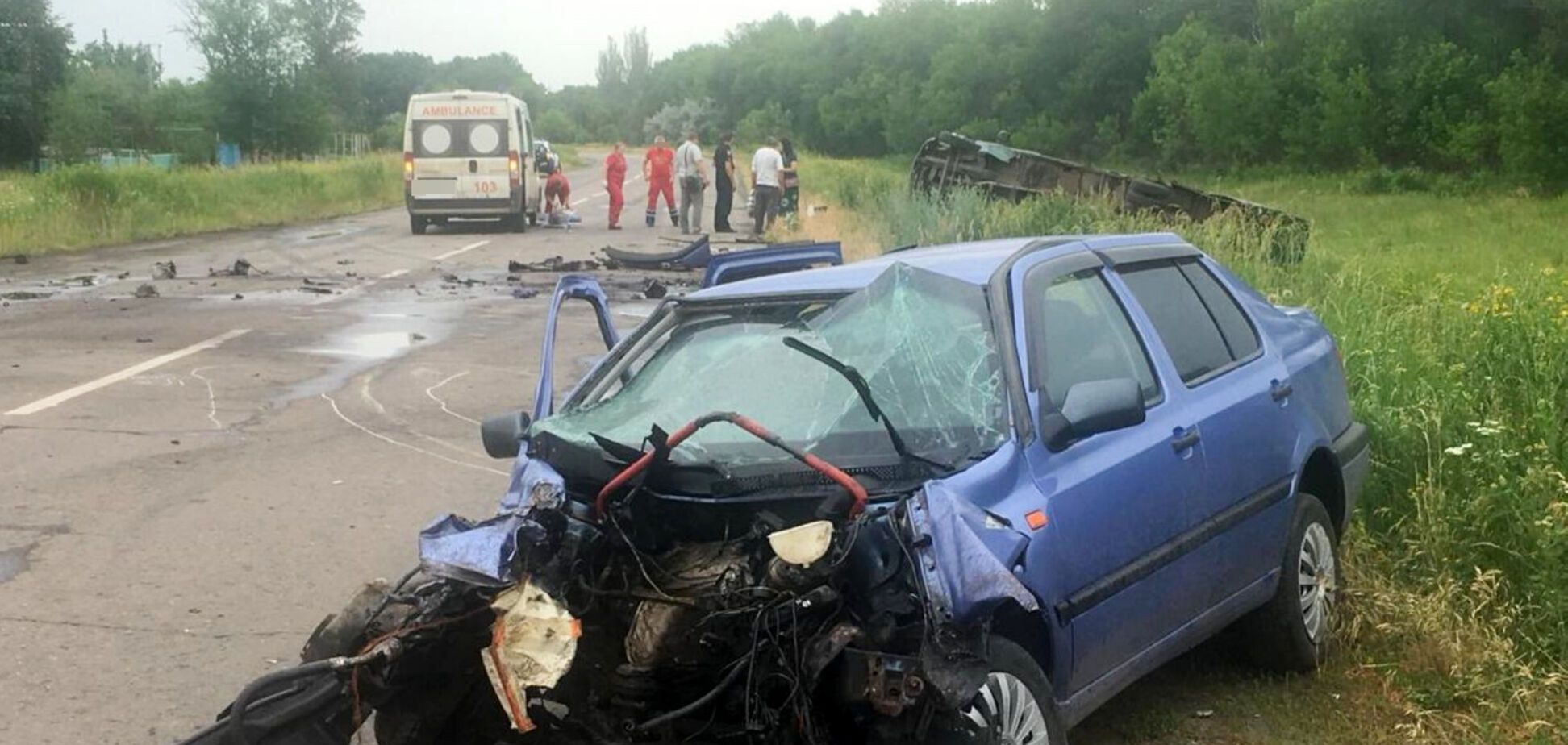 На Луганщине полицейский врезался в маршрутку: 9 пострадавших