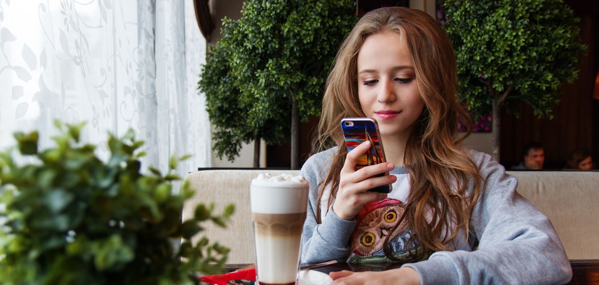 Телефон могут прослушивать как правоохранительные органы, так и частные лица