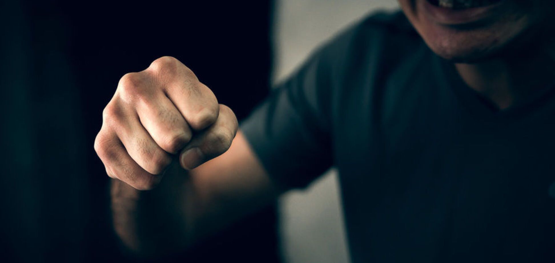 В Днепре неадекватный мужчина ворвался в чужую квартиру и начал принимать душ