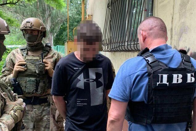 Взломали базу данных полиции и выманивали деньги: в Украине задержали группу мошенников