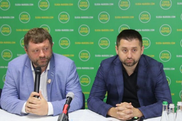 'Слугам' посоветовали сместить акцент с Корниенко на Арахамию