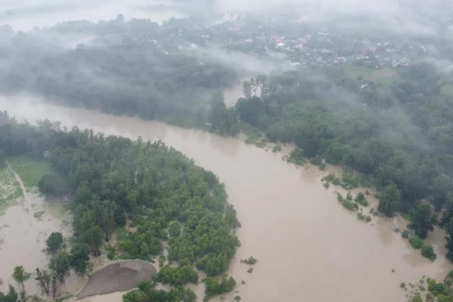 Наводнение на западе Украины: уровень воды в реке Прут перешел критическую отметку