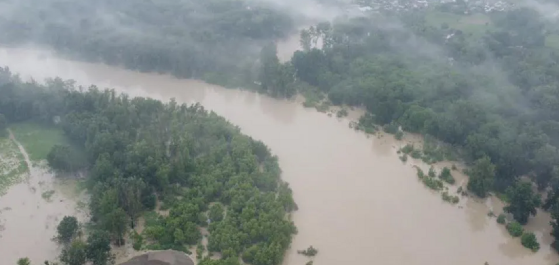 Наводнение на западе Украины: уровень воды в реке Прут перешел критическую отметку