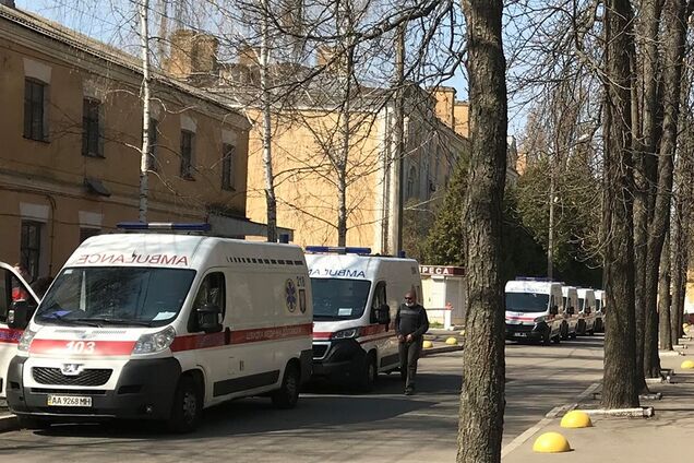 Привыкнуть невозможно: в госпиталь привезли раненого, совсем мальчишку