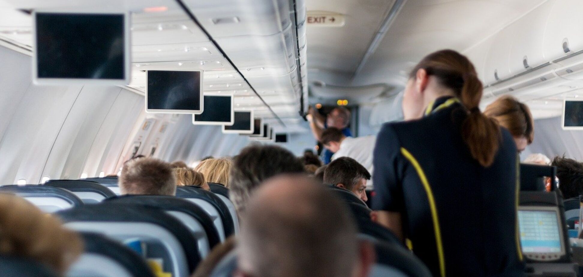 Стюардесса рассказала, о чем говорит одежда пассажиров