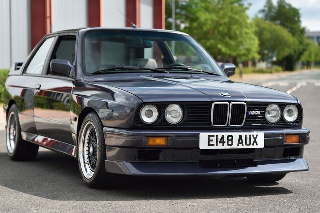 BMW M3 Evolution II, которой исполнилось 32 года, готовы продать за любую сумму. Фото: themarket.co.uk