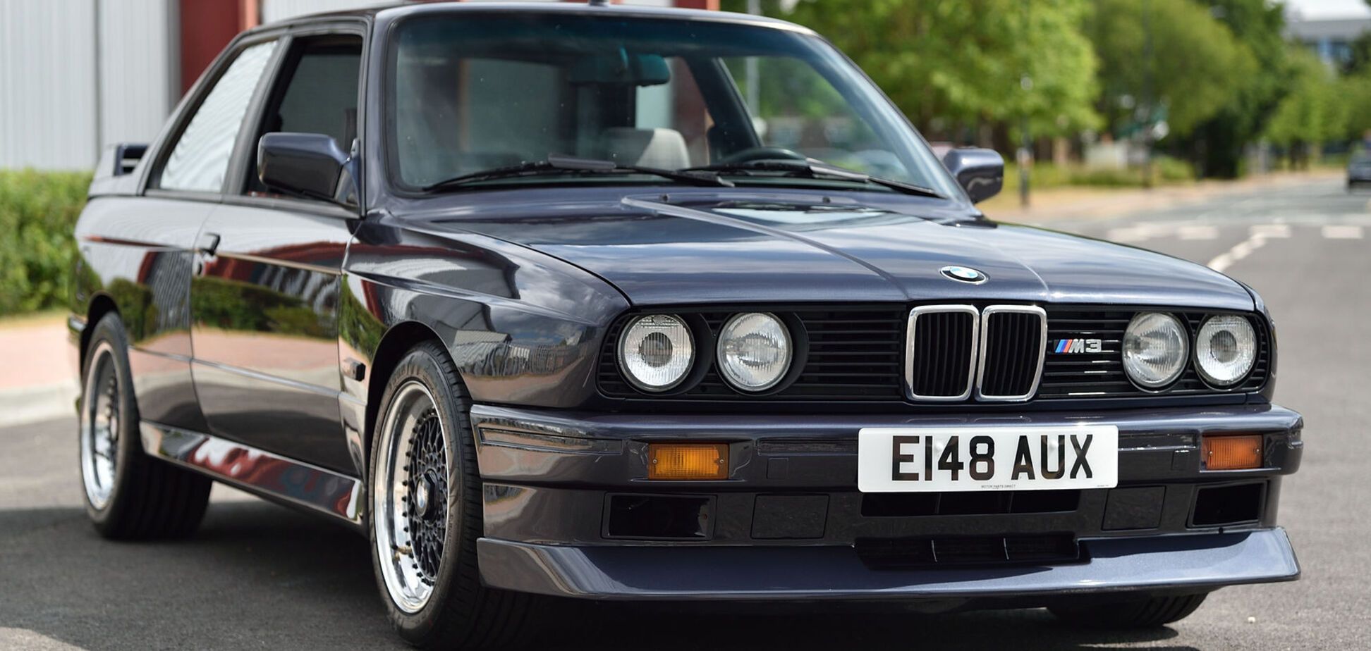 BMW M3 Evolution II, которой исполнилось 32 года, готовы продать за любую сумму. Фото: themarket.co.uk
