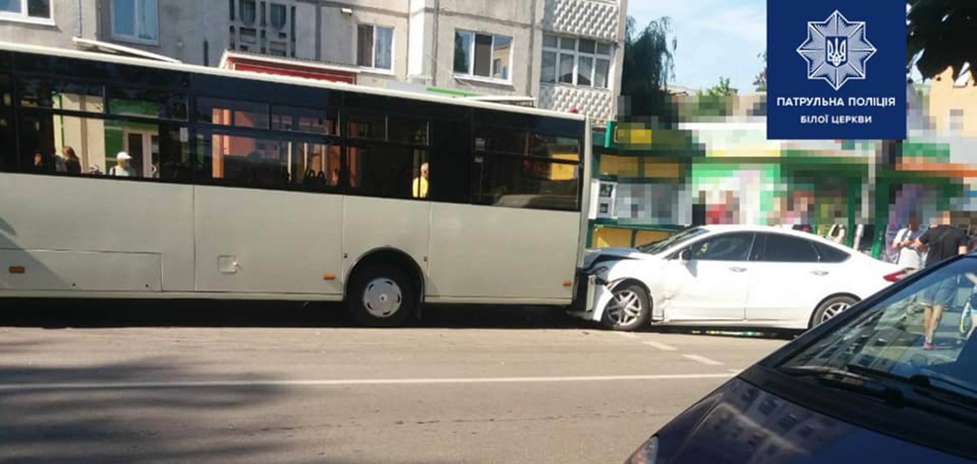 На Київщині зіткнулись автобус і два легковики