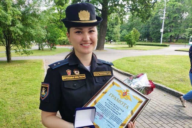 Потерявшая туфлю на параде в России девушка получила медаль