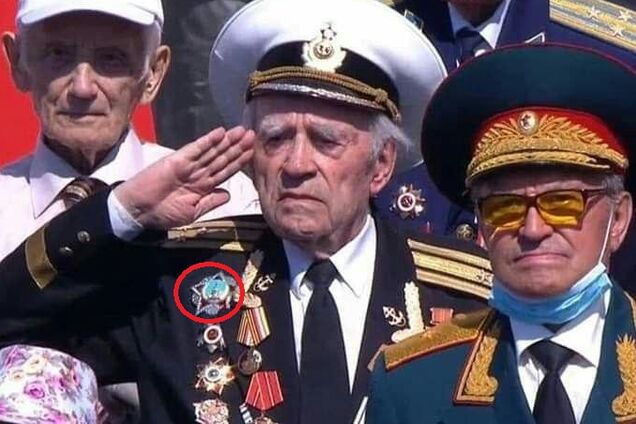 На параді в Пітері помітили ряджених маршала з орденом Перемога