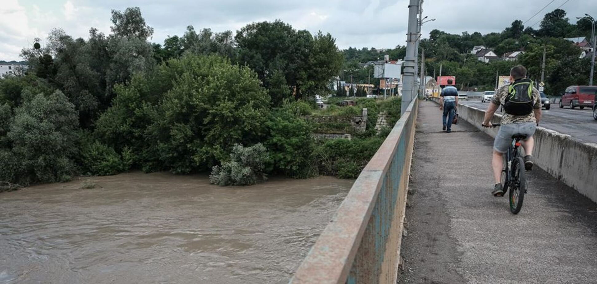 Вода в Черновцах отступает
