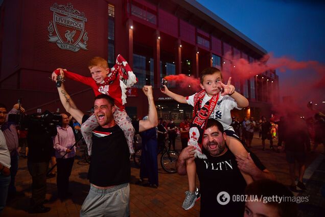 Болельщики 'Ливерпуля' празднуют чемпионство в АПЛ